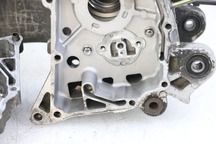 photo de ENGINE LOWER CASING SYM ORBIT III 3 4T 50 (2018 - 2021) - Spare part profile view