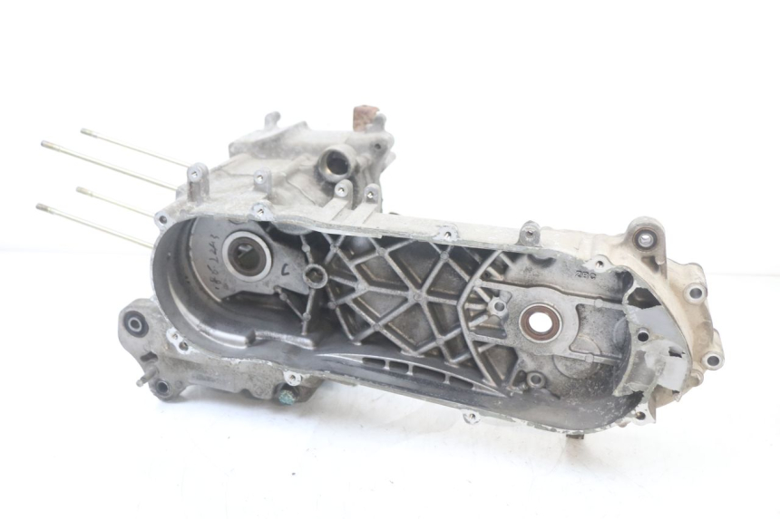 photo de ENGINE CRANKCASE PEUGEOT BELVILLE 125 (2017 - 2021) - Additional view of the item