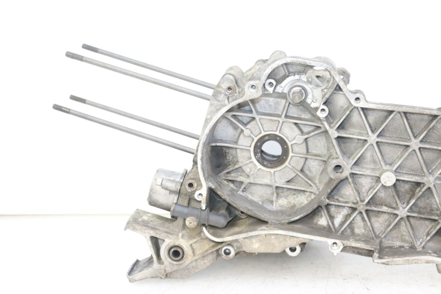 photo de ENGINE CRANKCASE PEUGEOT SATELIS 125 (2013 - 2018) - Component zoom