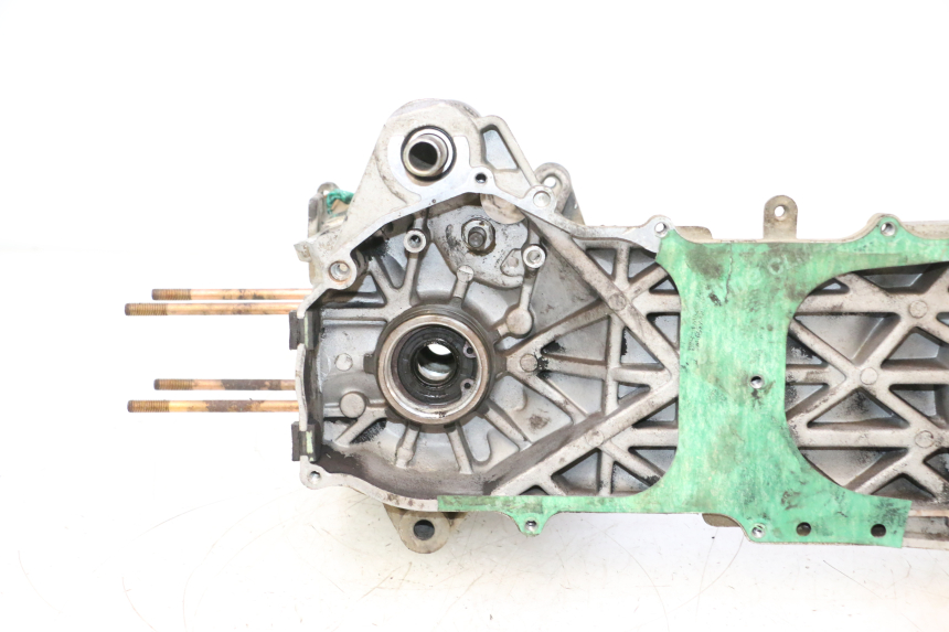 photo de ENGINE LOWER CRANKCASE KEEWAY RY6 2T 50 (2011 - 2019) - Alternative angle