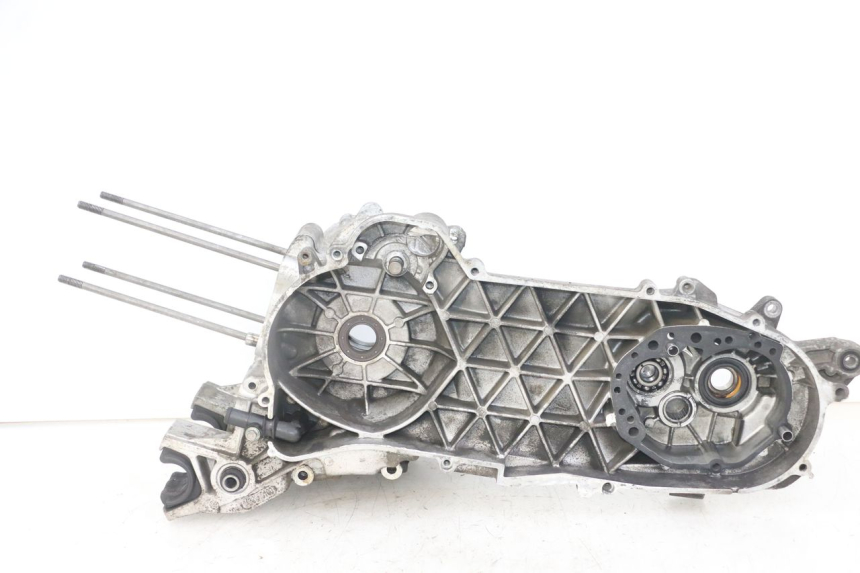 photo de ENGINE CRANKCASE PEUGEOT SATELIS 125 (2013 - 2018) - Main view