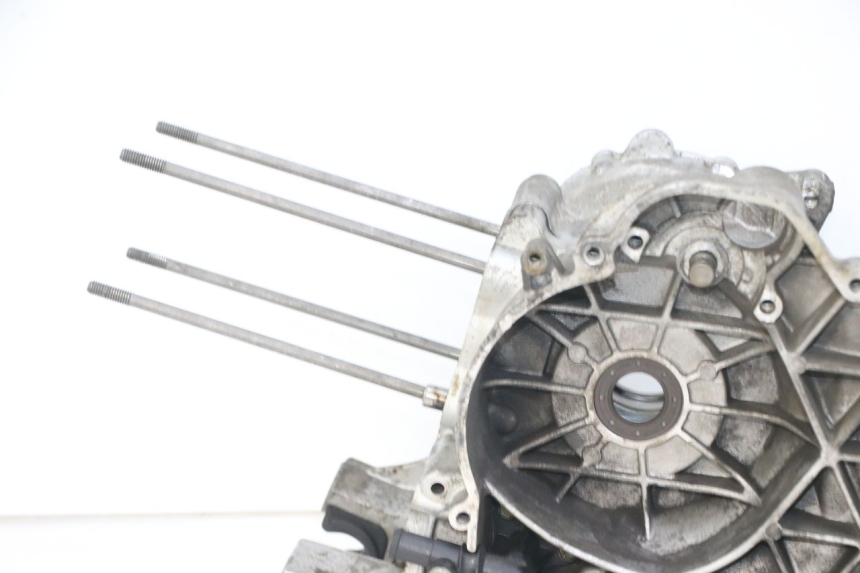 photo de ENGINE CRANKCASE PEUGEOT SATELIS 125 (2013 - 2018) - Component zoom