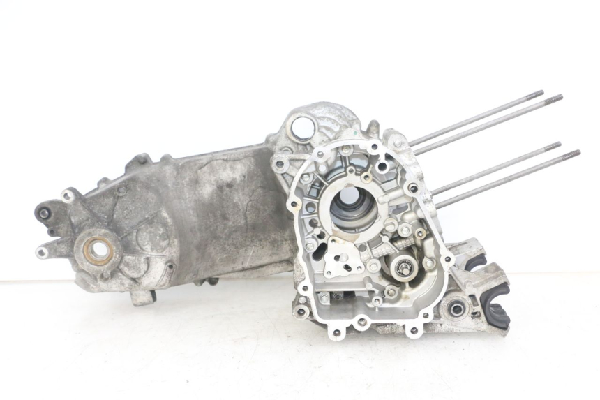 photo de ENGINE CRANKCASE PEUGEOT SATELIS 125 (2013 - 2018) - Alternative angle