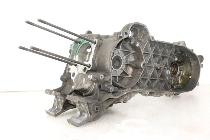 photo de ENGINE CRANKCASE PEUGEOT SATELIS 125 (2010 - 2012) - High-resolution close-up