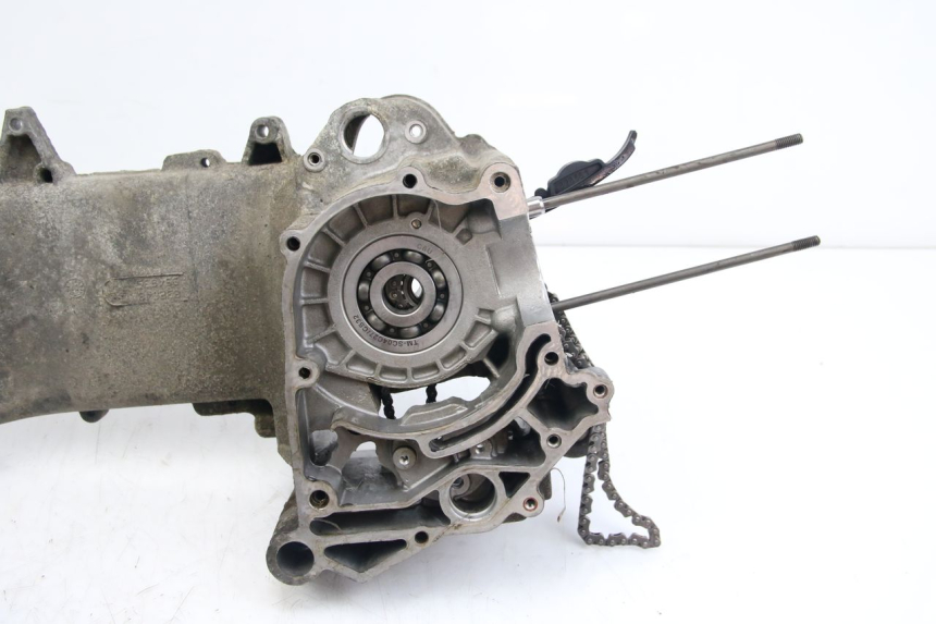 photo de ENGINE LOWER CASING APRILIA SCARABEO 4T 50 (2009 - 2017) - Markings and original references