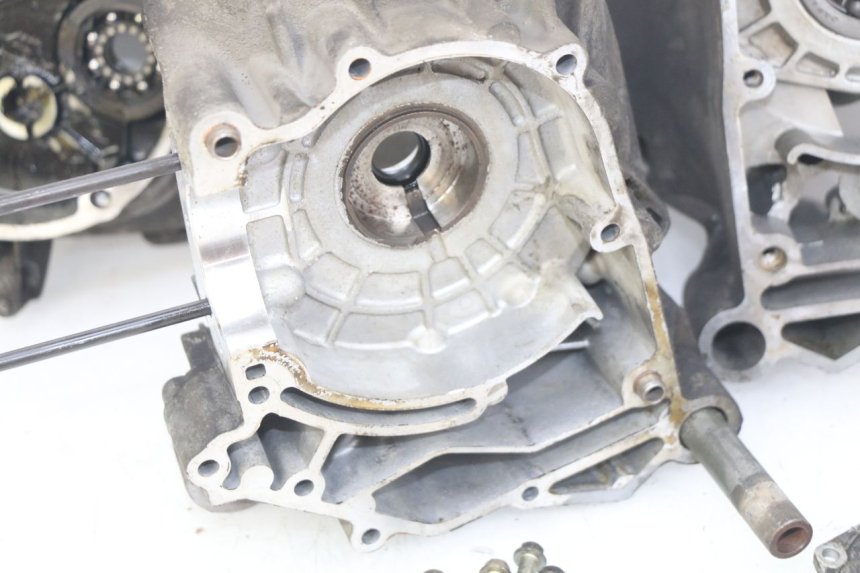 photo de ENGINE LOWER CASING APRILIA SCARABEO 100 (2003 - 2012) - Spare part profile view