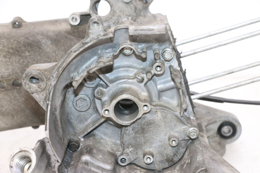 photo de ENGINE CRANKCASE HONDA SCV LEAD 100 (2003 - 2007) - Used quality zoom