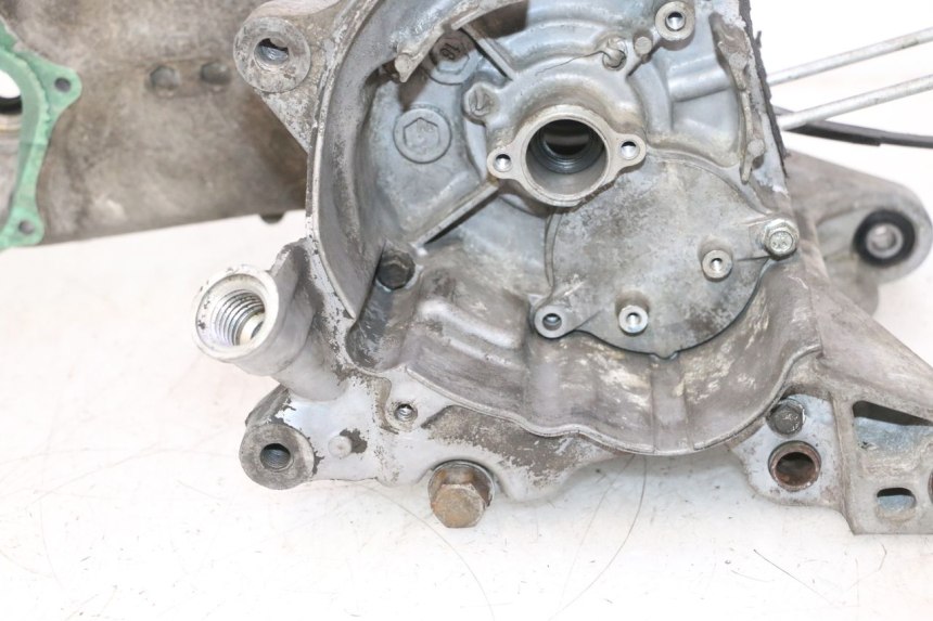 photo de ENGINE CRANKCASE HONDA SCV LEAD 100 (2003 - 2007) - Spare part profile view