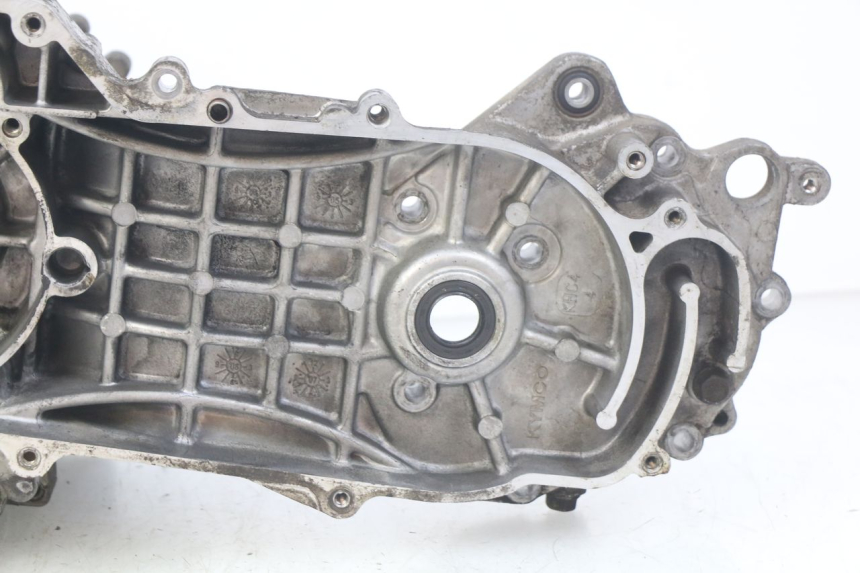 photo de ENGINE BOTTOM CASE KYMCO SENTO 100 (2008 - 2013) - Component zoom