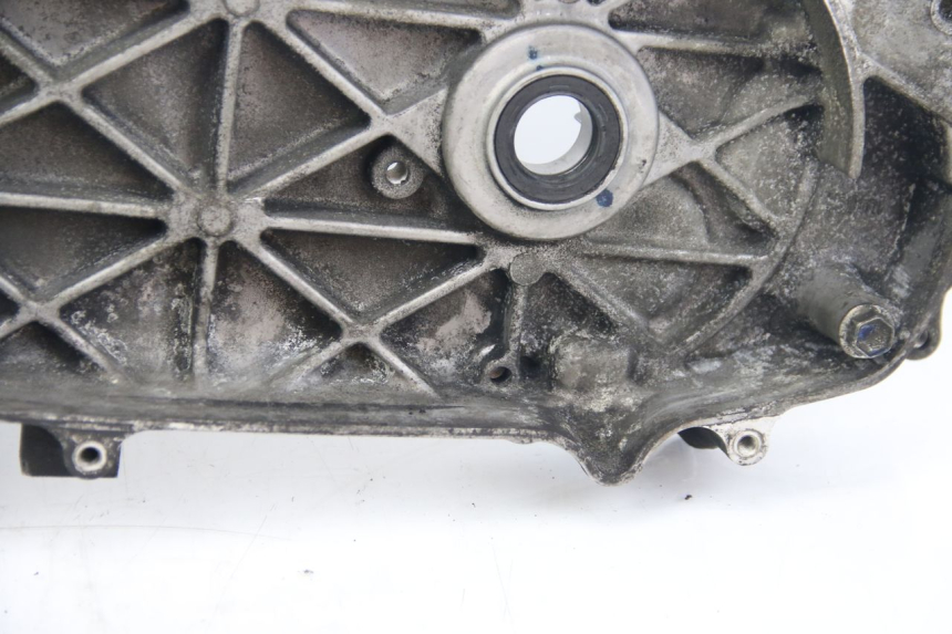 photo de ENGINE LOWER CASING SUZUKI SIXTEEN 125 (2008 - 2010) - Component zoom