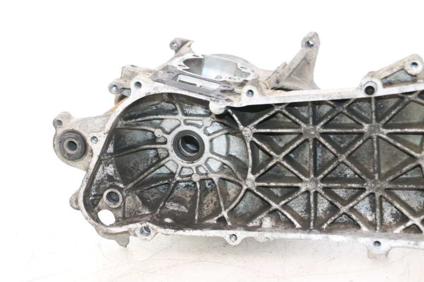 photo de ENGINE LOWER CASING PEUGEOT SPEEDFIGHT LC 50 (1996 - 2002) - Fixing points details