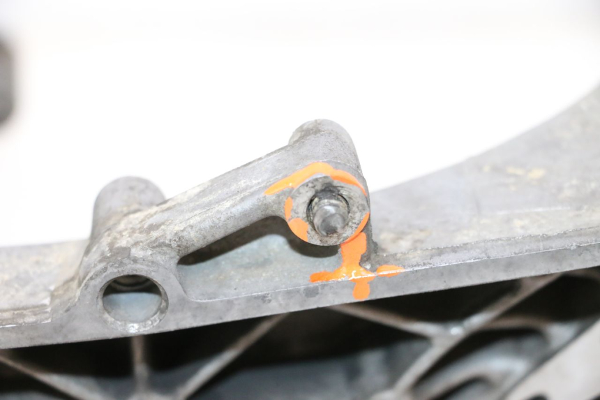 photo de ENGINE LOWER CASING PEUGEOT SPEEDFIGHT LC 50 (1996 - 2002) - High-resolution close-up