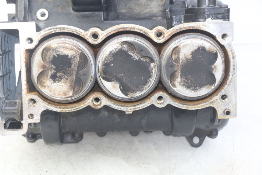 photo de ENGINE LOWER CASING TRIUMPH SPRINT ST 955 (1999 - 2001) - Additional view of the item