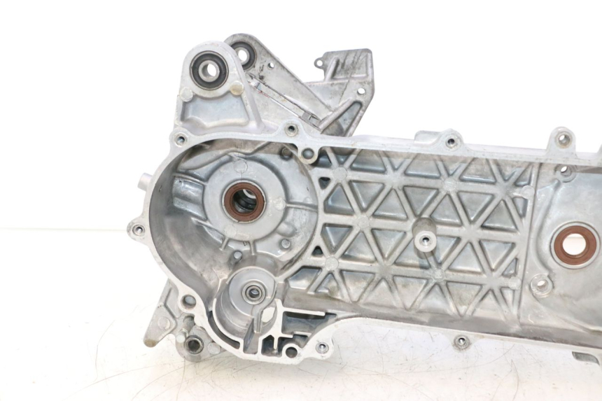 photo de ENGINE CRANKCASE KYMCO SUPER 8 2T 50 (2007 - 2013) - High-resolution close-up