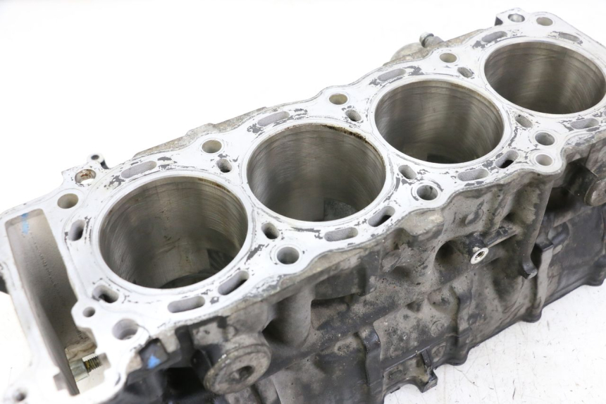 photo de ENGINE CRANKCASE SUZUKI GSR 750 (2011 - 2017) - Component zoom