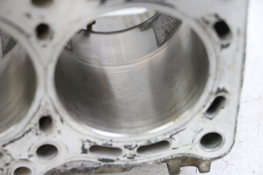 photo de ENGINE CRANKCASE SUZUKI GSR 750 (2011 - 2017) - High-resolution close-up