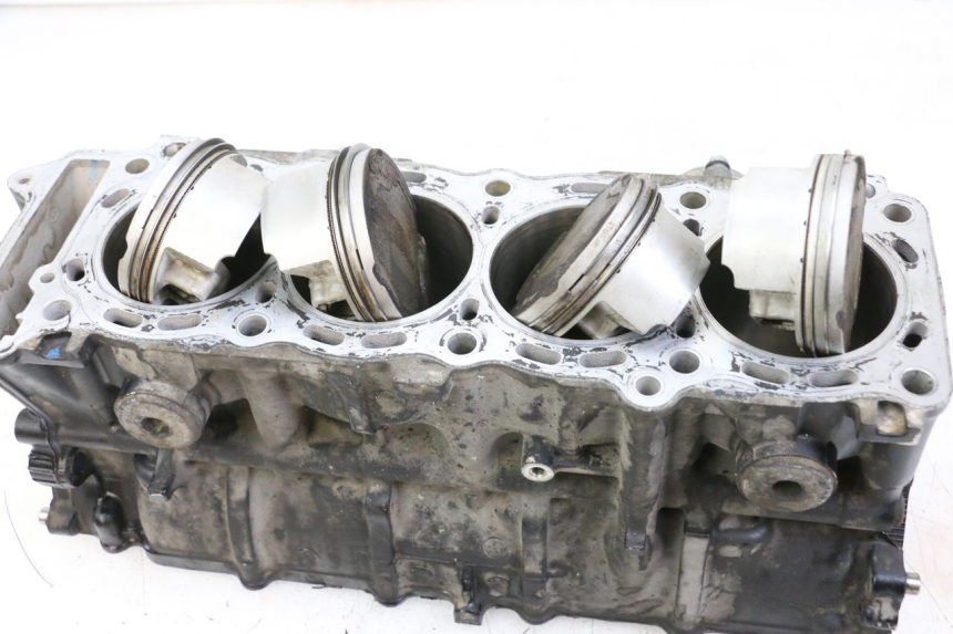 photo de ENGINE CRANKCASE SUZUKI GSR 750 (2011 - 2017) - Focus on structure