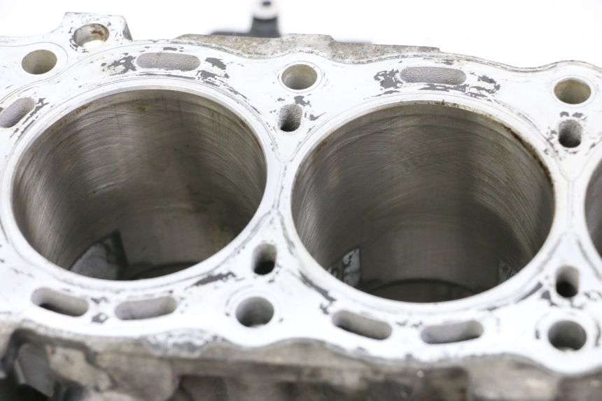 photo de ENGINE CRANKCASE SUZUKI GSR 750 (2011 - 2017) - Spare part profile view