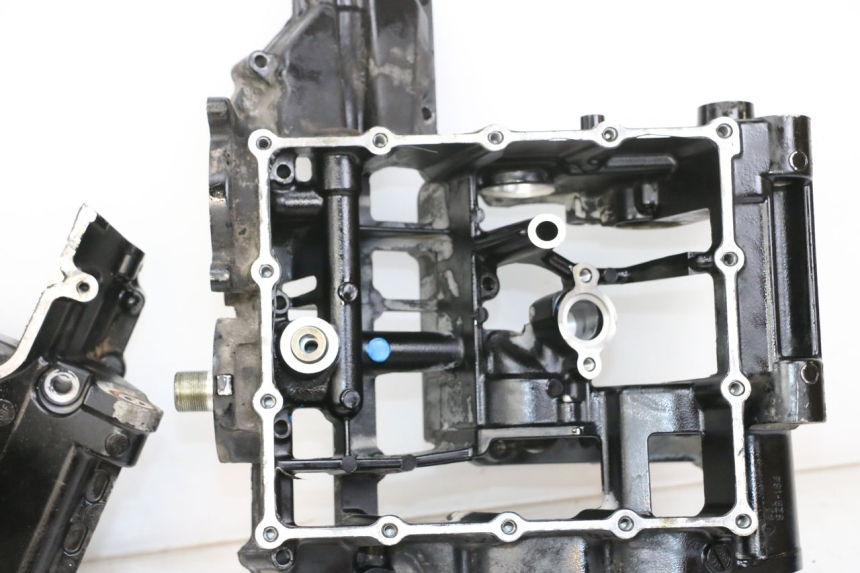 photo de ENGINE CRANKCASE SUZUKI GSR 750 (2011 - 2017) - Component detail