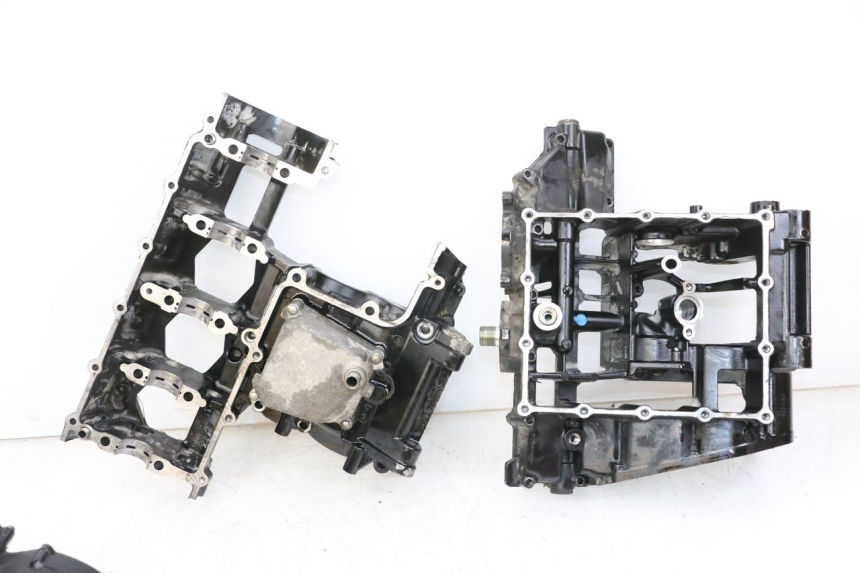 photo de ENGINE CRANKCASE SUZUKI GSR 750 (2011 - 2017) - Technical close-up