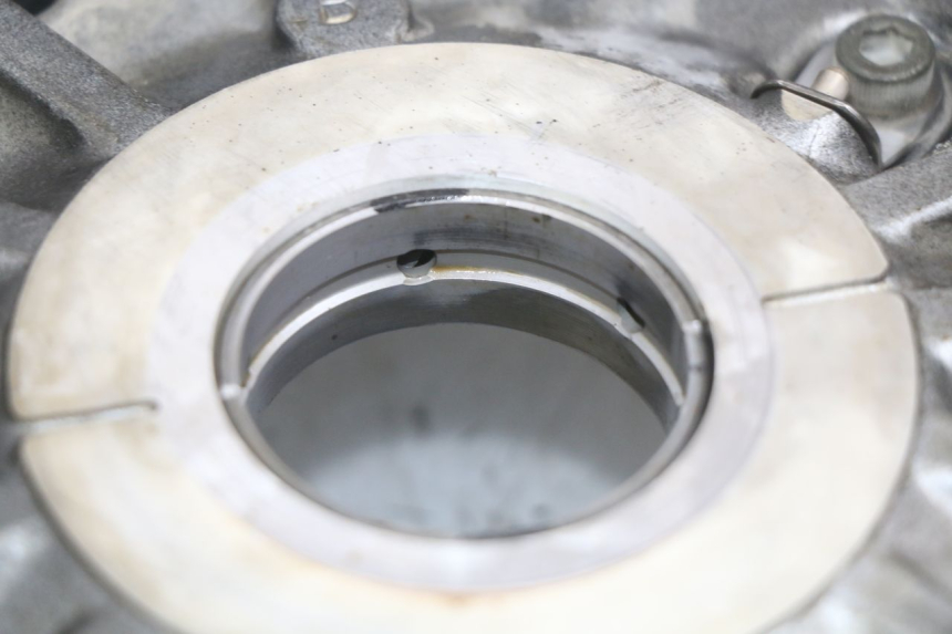 photo de ENGINE BOTTOM CASE SUZUKI SV N 650 (1999 - 2002) - High-resolution close-up