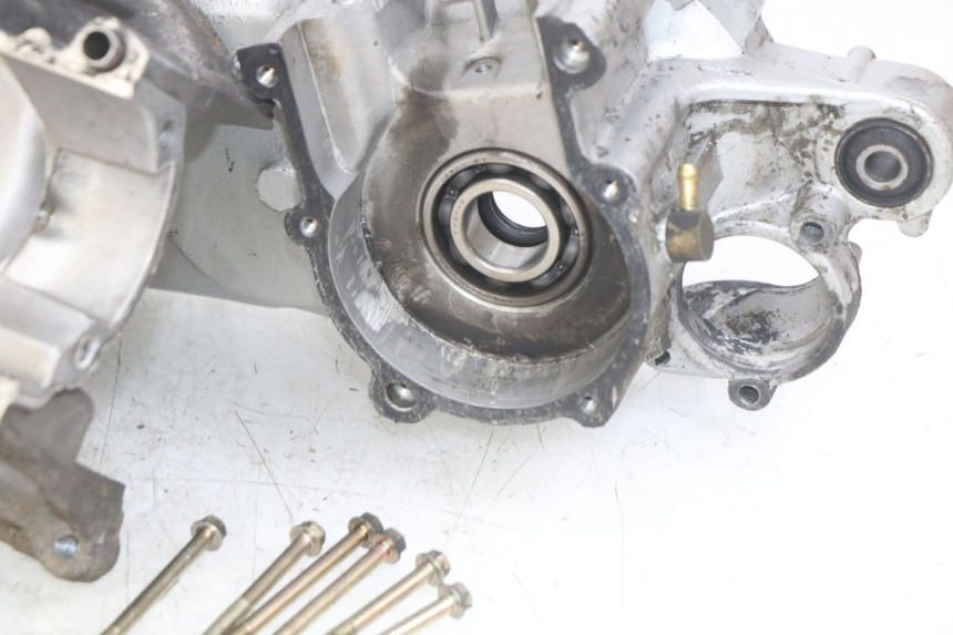 photo de ENGINE LOWER CASING PEUGEOT SV 125 (1991 - 1994) - Distinctive features