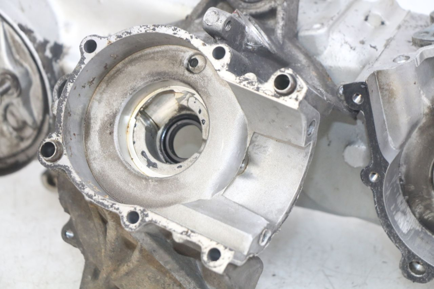 photo de ENGINE LOWER CASING PEUGEOT SV 125 (1991 - 1994) - Component zoom