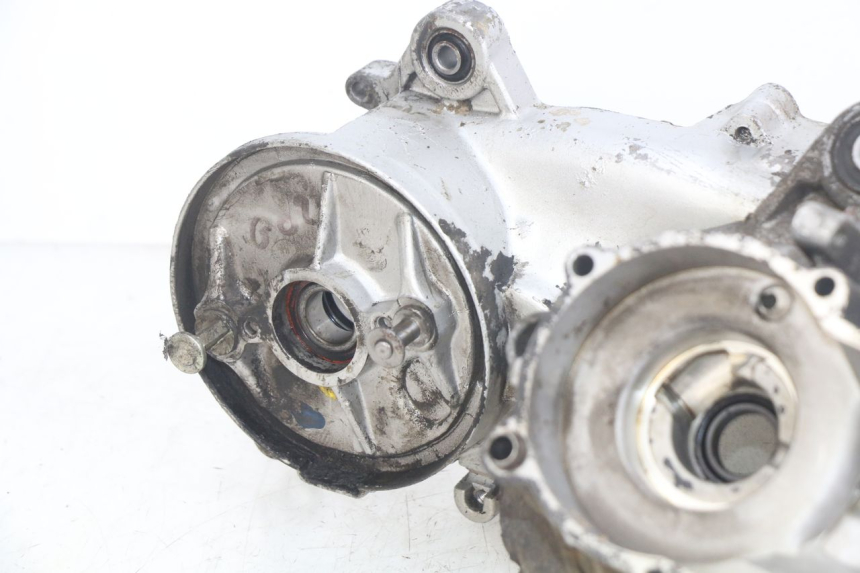photo de ENGINE LOWER CASING PEUGEOT SV 125 (1991 - 1994) - High-resolution close-up