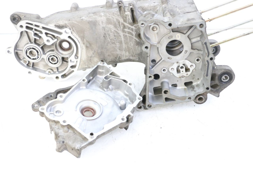 photo de ENGINE LOWER CASING SYM ORBIT III 3 4T 50 (2018 - 2021) - Detailed visual inspection