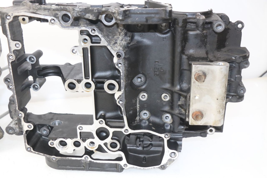 photo de ENGINE CRANKCASE YAMAHA TDM ABS 900 (2002 - 2014) - Distinctive features