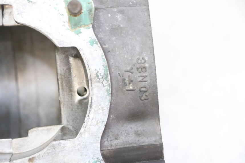 photo de ENGINE LOWER CASING YAMAHA TDR DELTABOX 125 (1997 - 2003) - Alternative perspective