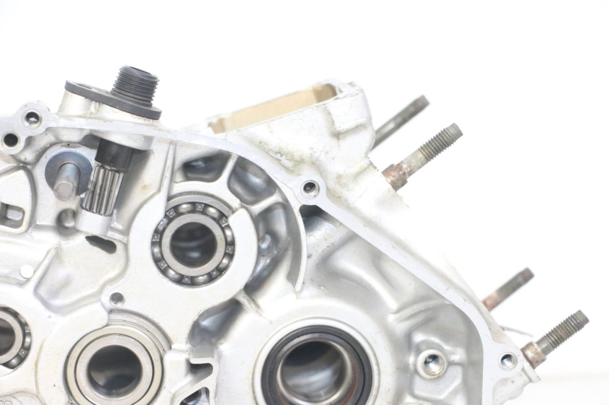 photo de ENGINE LOWER CASING YAMAHA TDR DELTABOX 125 (1997 - 2003) - Detailed visual inspection