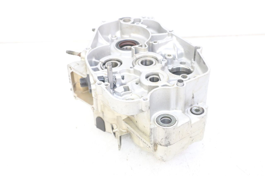photo de ENGINE LOWER CASING YAMAHA TDR DELTABOX 125 (1997 - 2003) - Alternative perspective