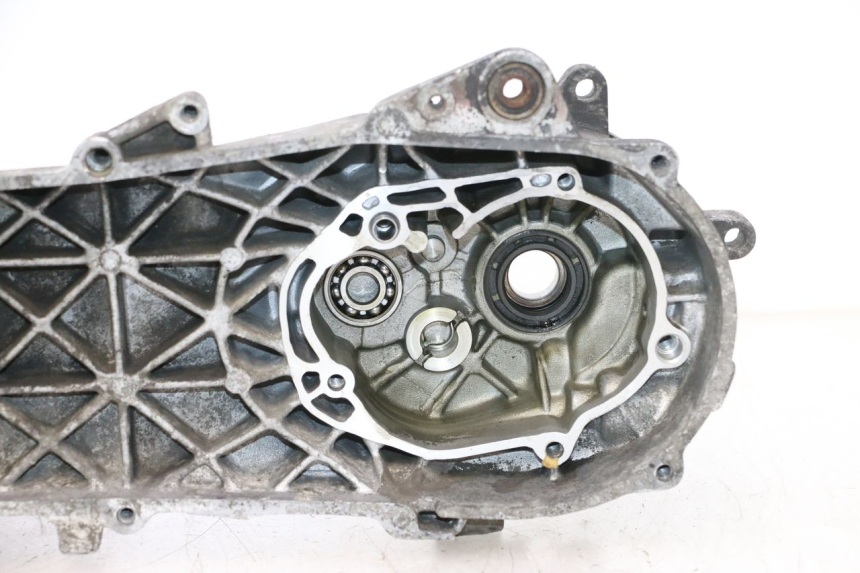 photo de ENGINE CRANKCASE PEUGEOT TREKKER 50 (1995 - 2004) - Additional view of the item