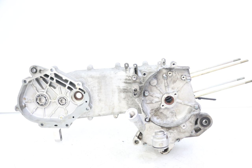 photo de ENGINE LOWER CASING PEUGEOT TWEET 4T 50 (2018 - 2022) - Detailed visual inspection