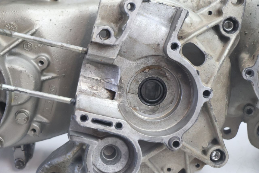 photo de ENGINE CRANKCASE PIAGGIO TYPHOON 50 (1993 - 1999) - Alternative perspective
