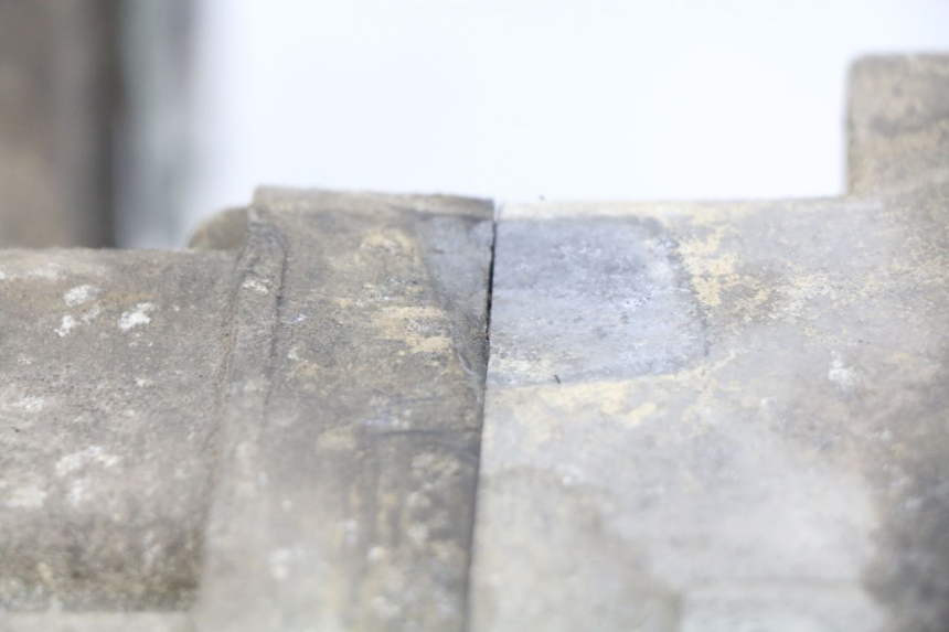 photo de ENGINE LOWER CASING PEUGEOT V-CLIC VCLIC 50 (2007 - 2013) - Component detail