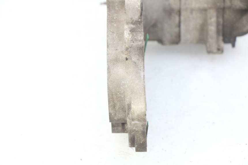 photo de ENGINE LOWER CASING PEUGEOT V-CLIC VCLIC 50 (2007 - 2013) - Distinctive features