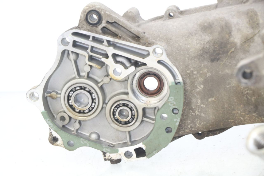 photo de ENGINE LOWER CASING PEUGEOT V-CLIC VCLIC 50 (2007 - 2013) - Detailed visual inspection