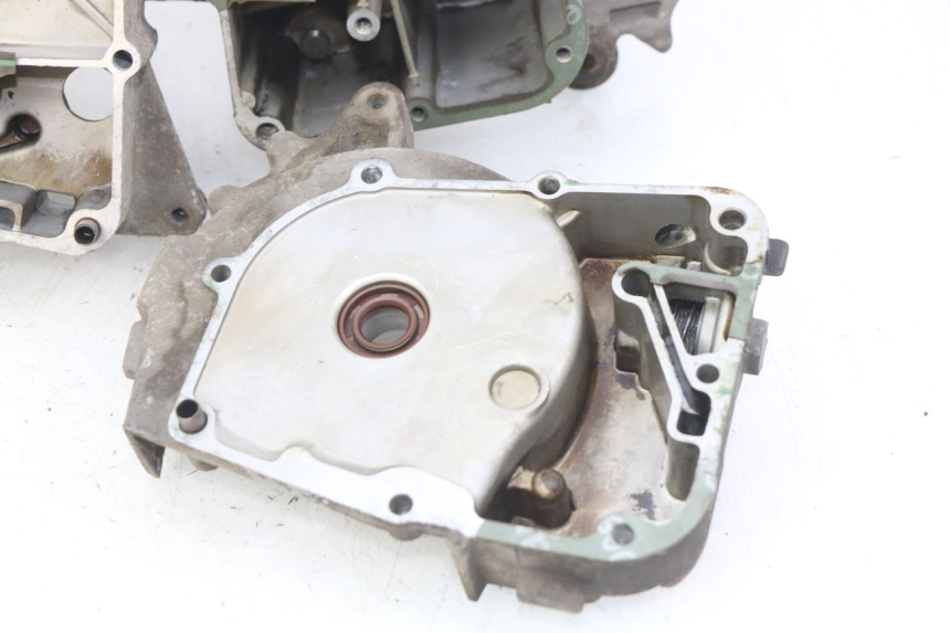 photo de ENGINE LOWER CASING PEUGEOT V-CLIC VCLIC 50 (2007 - 2013) - Spare part profile view