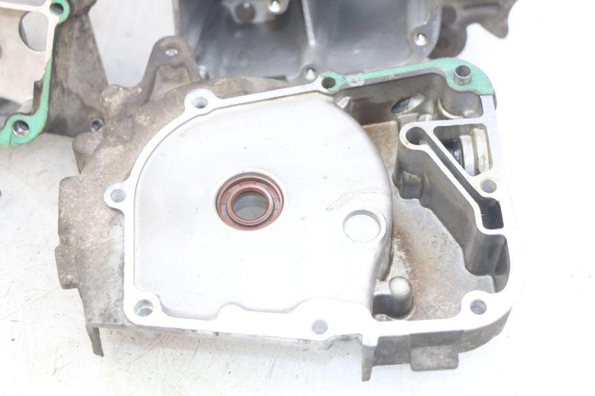 photo de ENGINE LOWER CASING PEUGEOT V-CLIC VCLIC 50 (2007 - 2013) - Detailed visual inspection