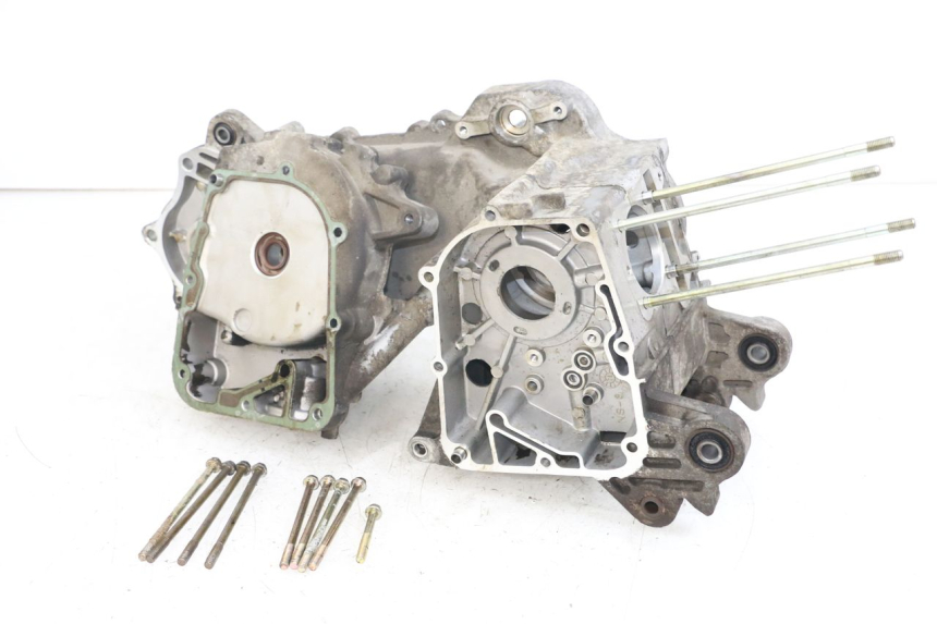 photo de ENGINE LOWER CASING PEUGEOT V-CLIC VCLIC 50 (2007 - 2013) - High-resolution close-up