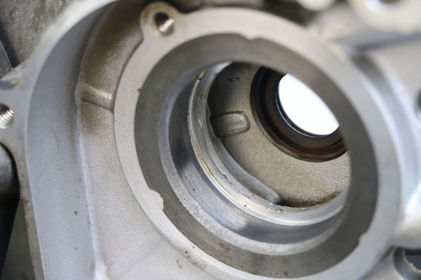 photo de ENGINE LOWER CASING PEUGEOT V-CLIC VCLIC 50 (2007 - 2013) - Detailed visual inspection