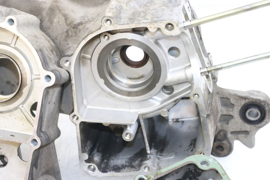 photo de ENGINE LOWER CASING PEUGEOT V-CLIC VCLIC 50 (2007 - 2013) - Used quality zoom