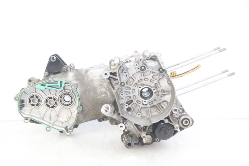photo de ENGINE LOWER CRANKCASE PIAGGIO VESPA GTS IGET ABS 125 (2017 - 2023) - Detailed visual inspection