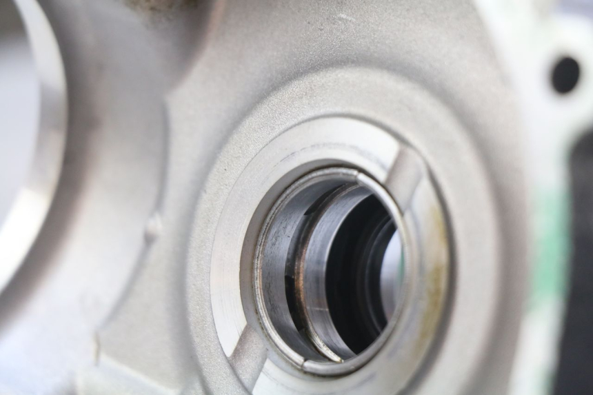 photo de ENGINE LOWER CRANKCASE PIAGGIO VESPA GTS IGET ABS 125 (2017 - 2023) - Component detail