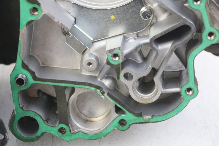 photo de ENGINE LOWER CRANKCASE PIAGGIO VESPA GTS IGET ABS 125 (2017 - 2023) - Technical close-up