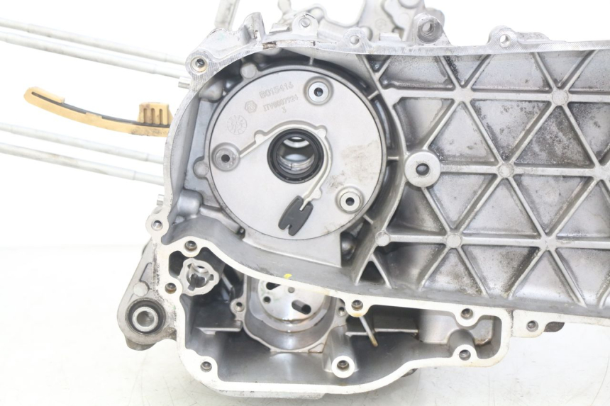 photo de ENGINE LOWER CRANKCASE PIAGGIO VESPA GTS IGET ABS 125 (2017 - 2023) - Surface and material condition