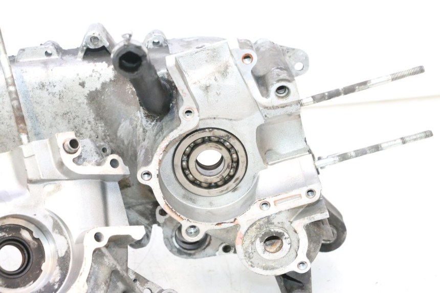 photo de ENGINE CRANKCASE PIAGGIO VESPA PRIMAVERA 2T 50 (2013 - 2018) - Alternative perspective