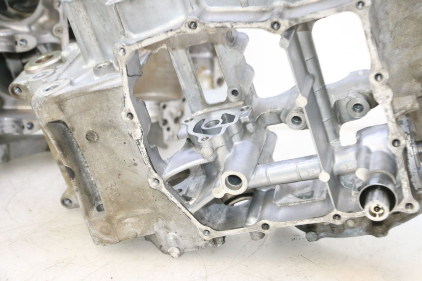 photo de ENGINE CRANKCASE HONDA VFR FI RC46 800 (1998 - 2001) - Surface and material condition